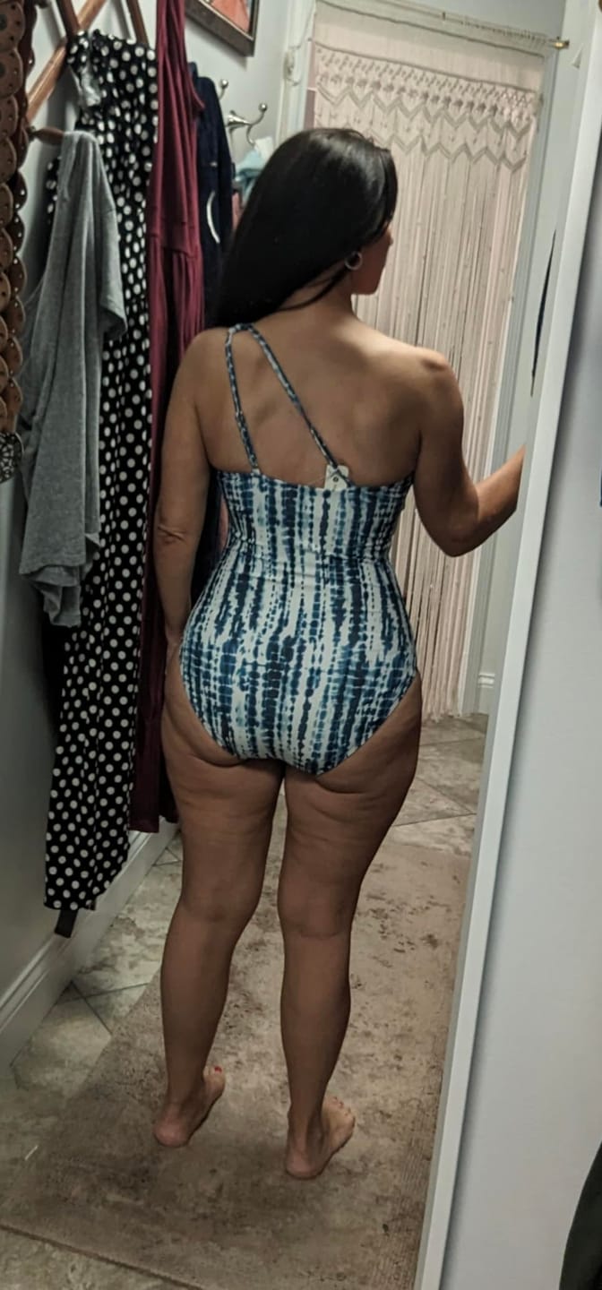 Customer photo review of Emoswimsuit - One Shoulder One Piece Swimsuit for Women Tummy Control Bathing Suits