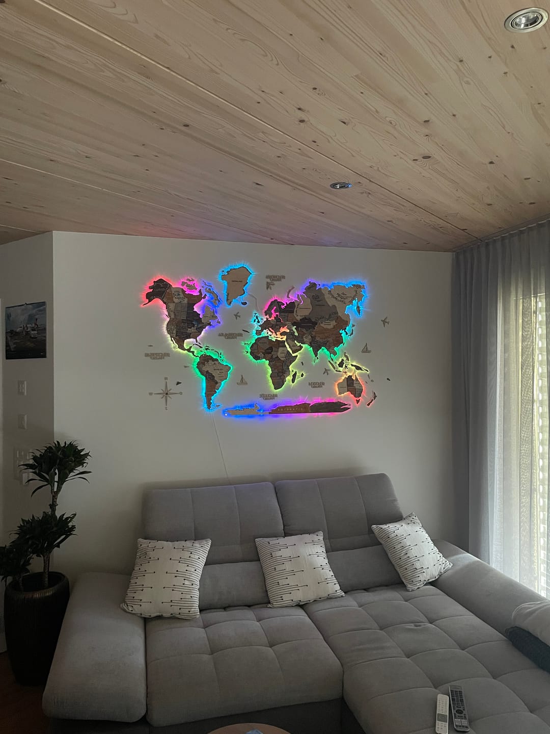 Customer photo review of 3D LED Wooden World Map 2.0 (with acrylic background)
