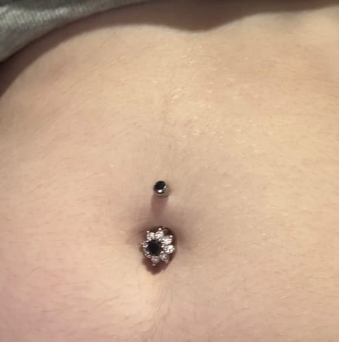 Customer photo review of Midnight Beauteous Daisy Belly Ring