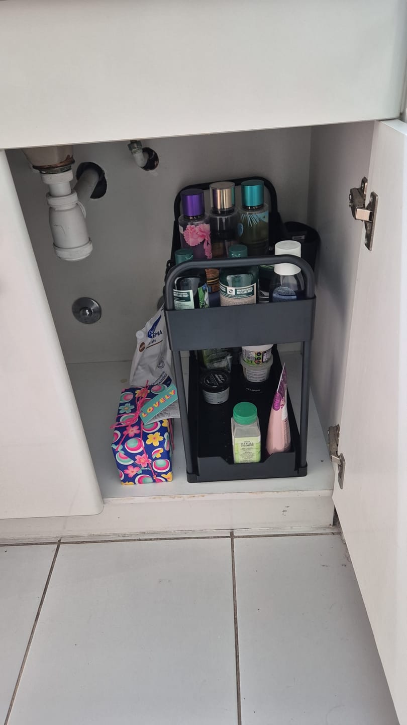 Customer photo review of Organizador Bajo Lavaplatos 2 Niveles Negro Just Organizer