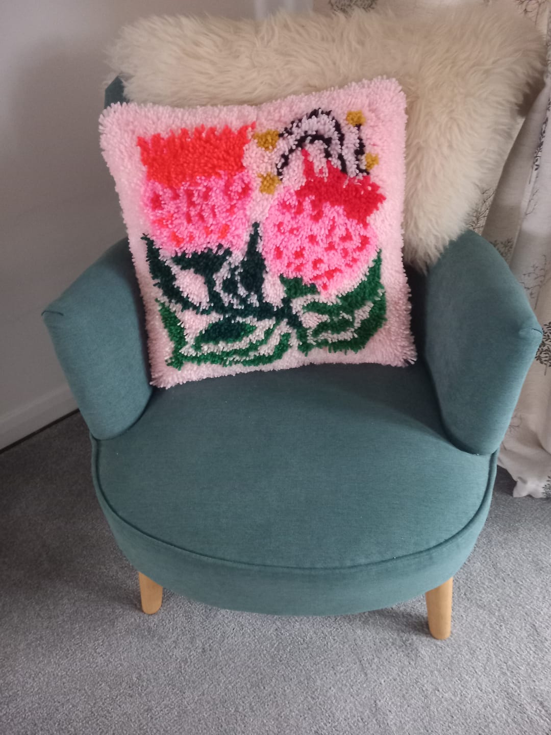 Customer photo review of Sugarbush Latch Hook Cushion Kit