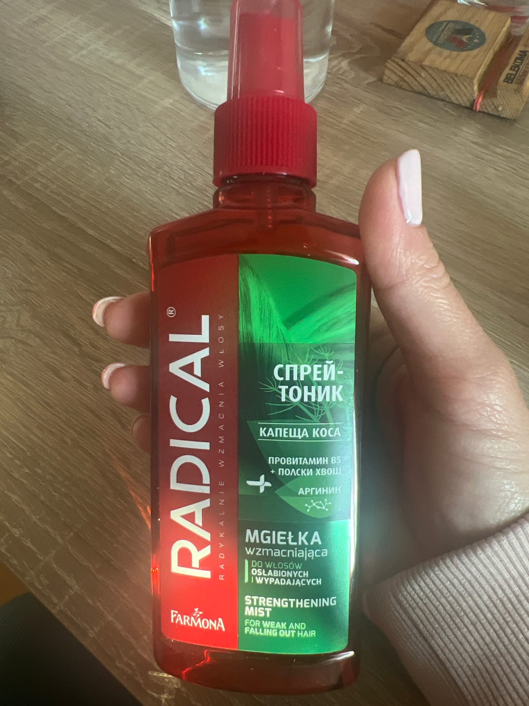 Customer photo review of Спрей - тоник за укрепване на увредена и капеща коса Farmona Radical