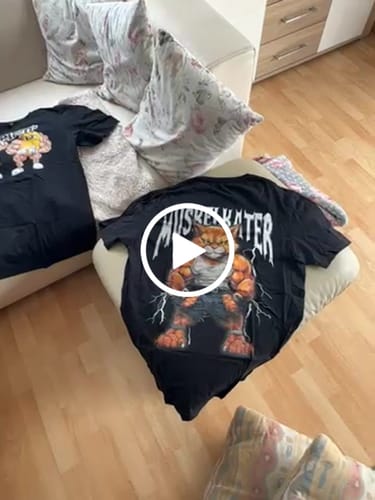 Customer video review of Überraschungs-Shirt