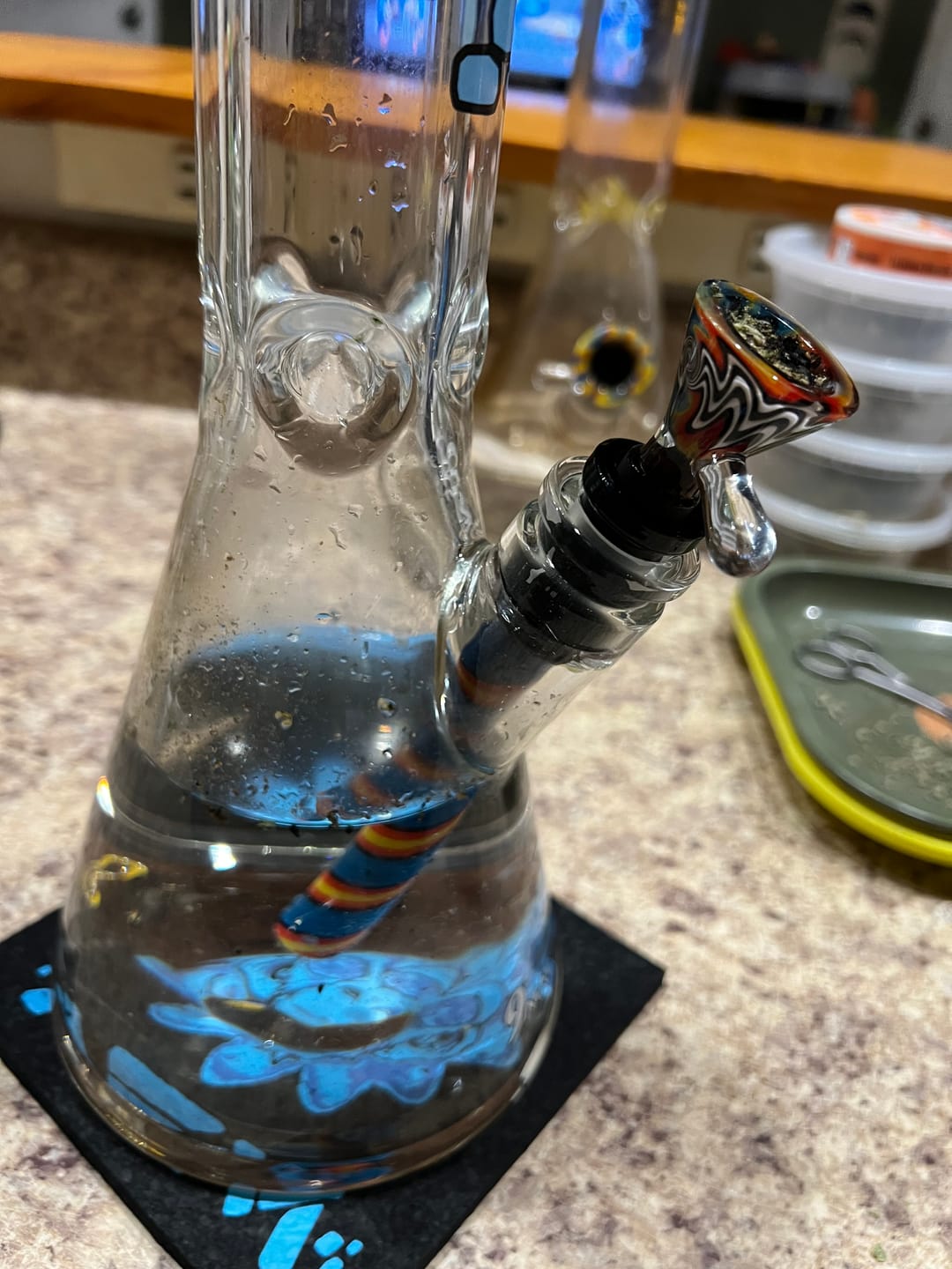 Customer photo review of 18" AFM Heavy Boi Clear Glass 9mm Beaker Bong