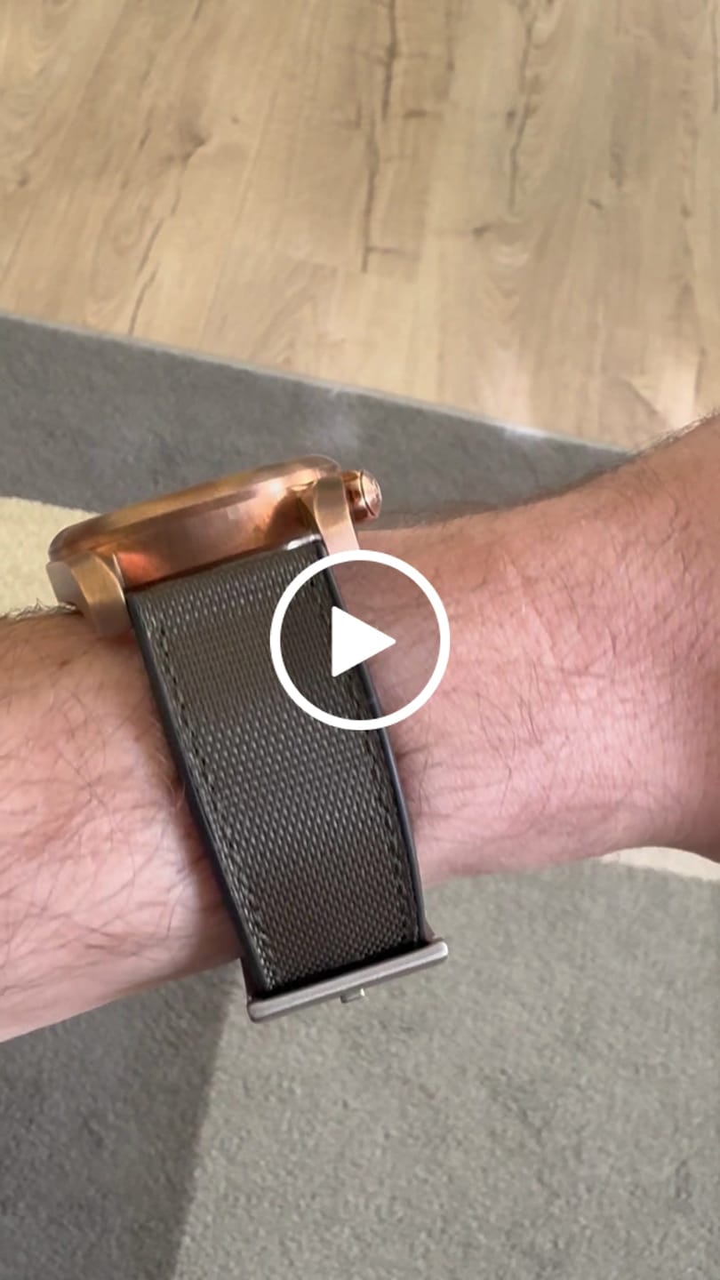 Customer video review of VOYAGER - 100M Waterproof Bronze Automatic Field Watch | Sandstone Green