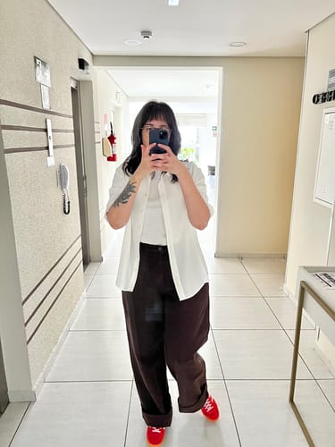 Aline B. review of Calça Jeans Wide Leg Buriti Marrom Escuro image 1 out of 1