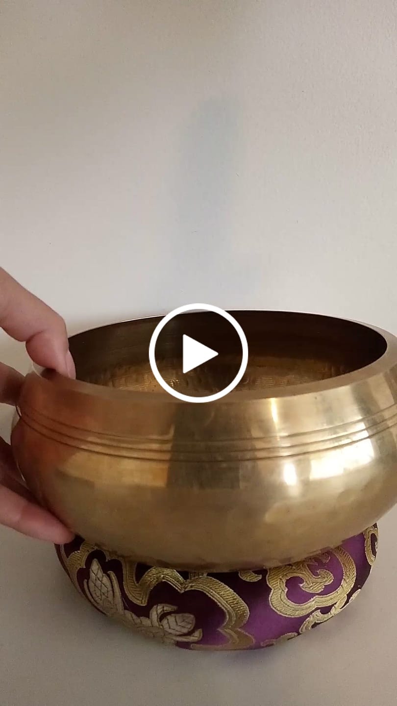 Customer video review of Tibetan Singing Bowl Nepal Handmade Meditation 9.5cm-20cm