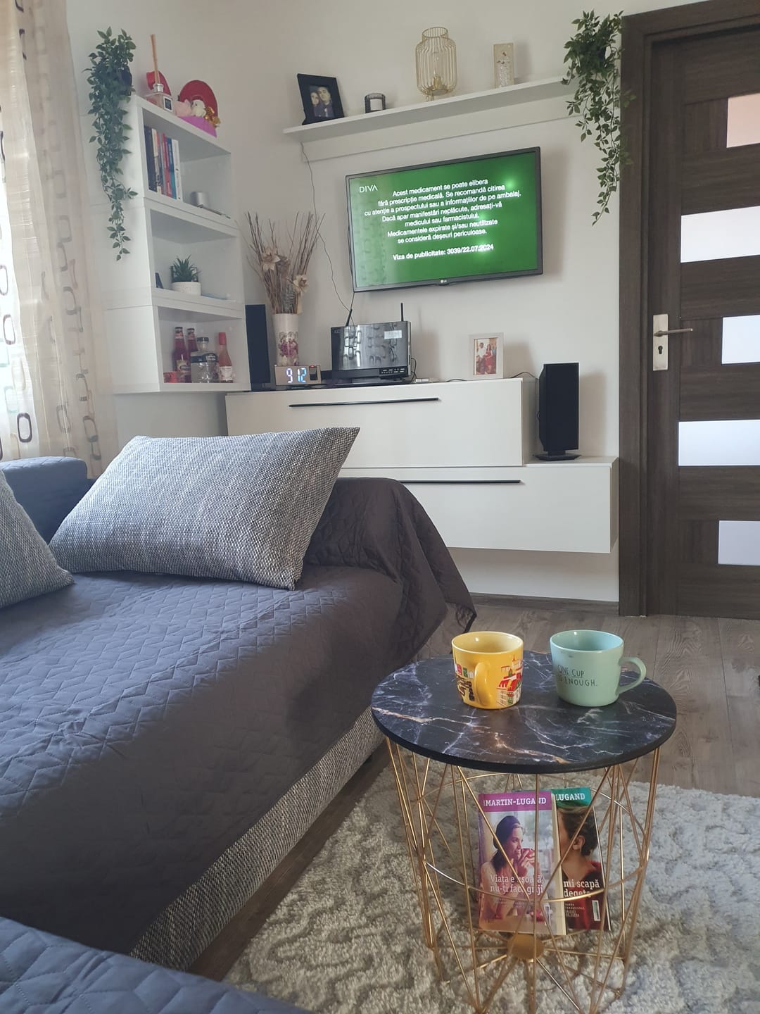 Customer photo review of Masuta cafea HARISSA G, negru cu efect de marmura/auriu, 42x42x41 cm