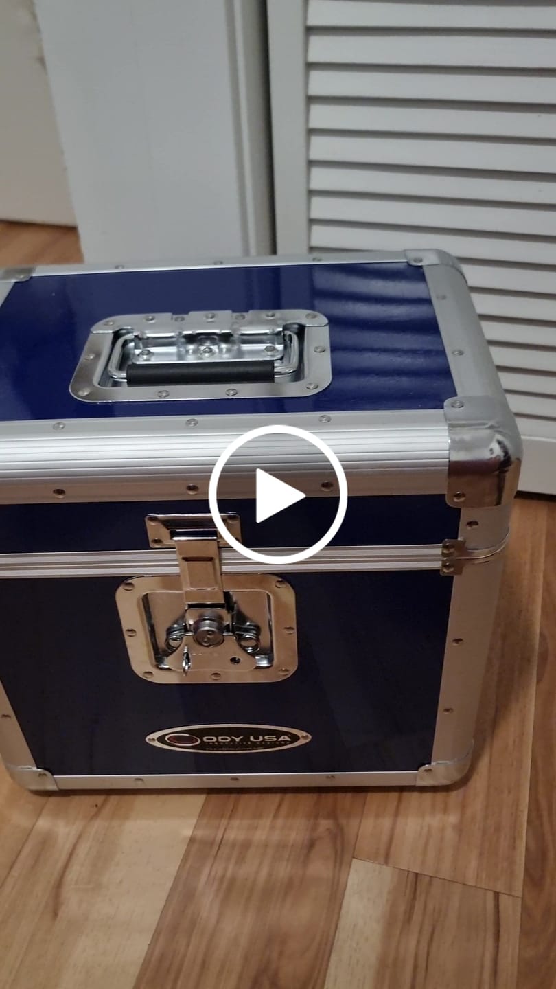 Customer video review of Odyssey KLP2BLU, KROM Series Blue Stackable Record / Utility Case for 70 12in Vinyl Records And LPs