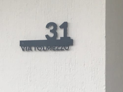 Customer photo review of Numero civico e testo sagomato modello Line 02 Acrilico