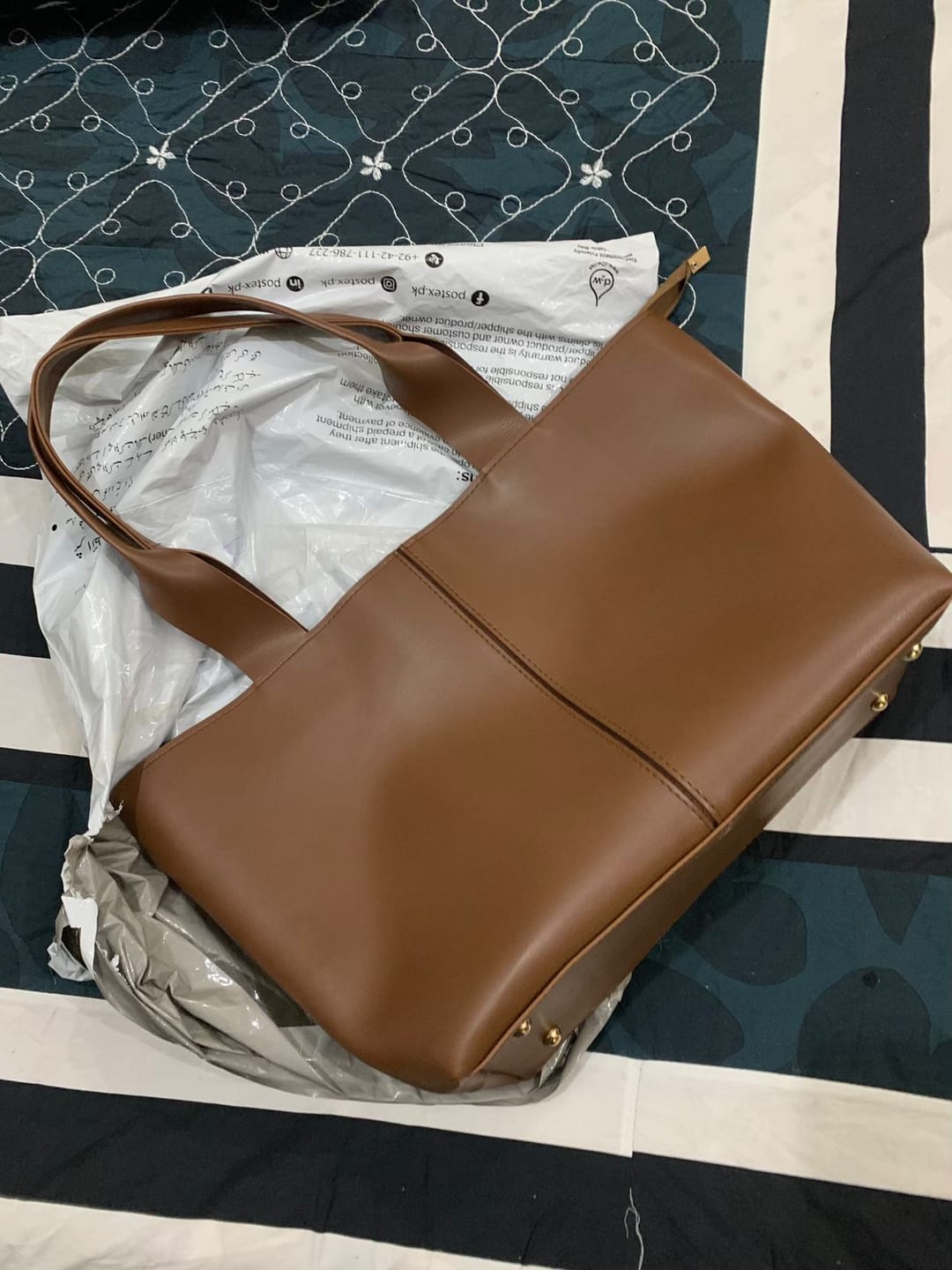 Customer photo review of Portland Tote Expresso