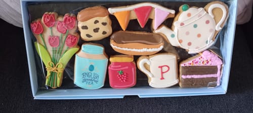 Customer photo review of Afternoon Tea Deluxe Biscuit Box