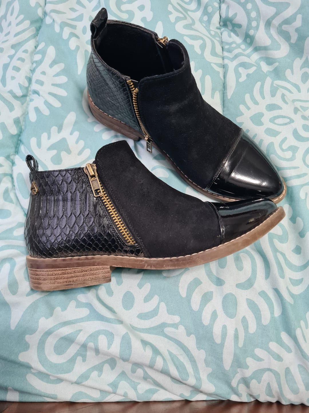 Customer photo review of Botín Negro Mujer C7338