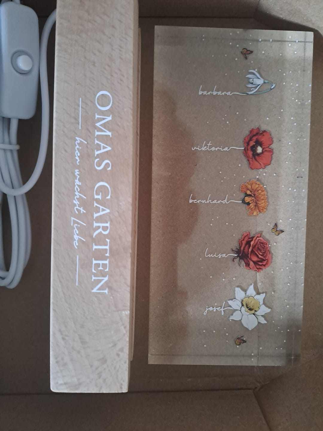 Customer photo review of Omas Garten - Personaliserter LED Aufsteller mit Blumen und Namen