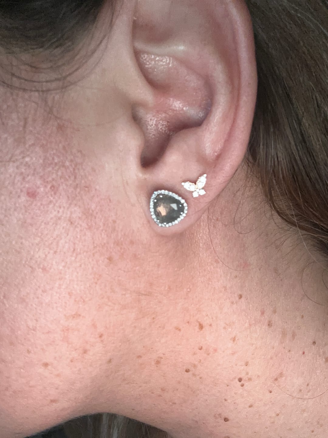 Customer photo review of Broquel Oro 14k