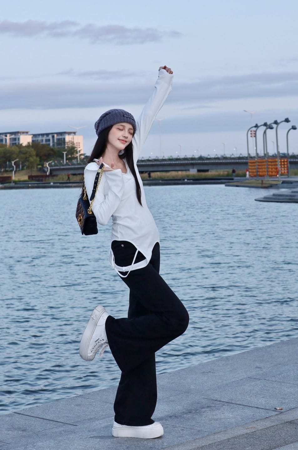 Customer photo review of WARDEN EDGE Sculpted Hooded Top