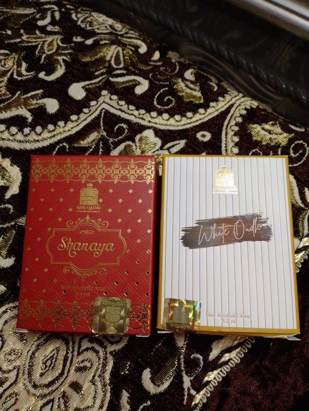 Customer photo review of 2 Pcs Attar Set Shanaya And White Oudh 5.5 Ml Each