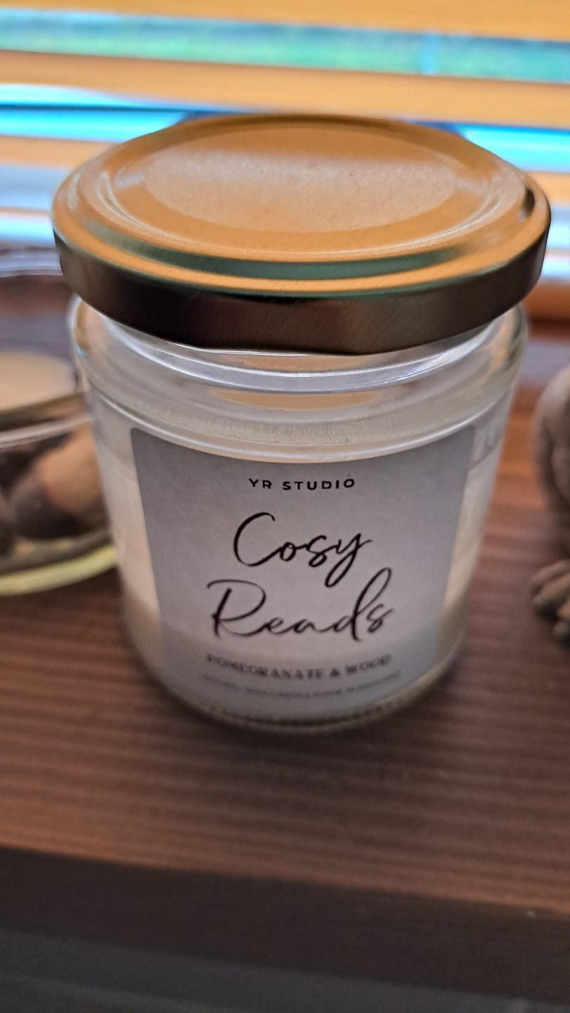 Customer photo review of "Cosy Reads" Book Candle