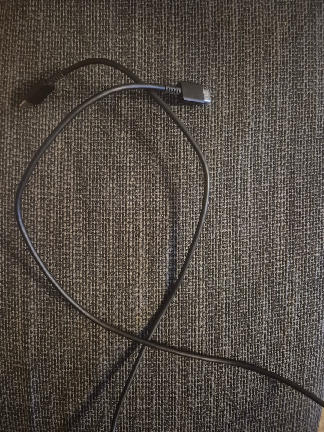 Customer photo review of Samsung Type-C to Type-C Cable Black EP-DA705BBEGWW (Retail Pack)