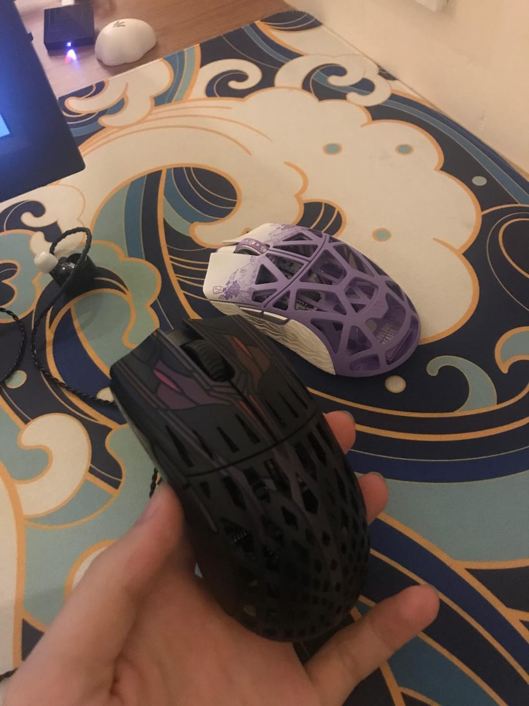 Customer photo review of Pwnage Trinity Karbon Fiber Wireless Mouse