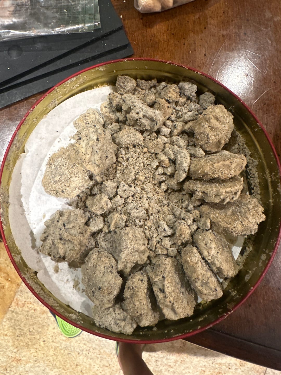 Customer photo review of 4 Tins of Lowrey Handmade Plain Butter Cookies (Value Pack)