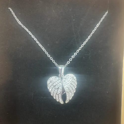 Customer photo review of [Eternal Guardian] Angel's Wings Memorial Necklace - Keeping Love in Time