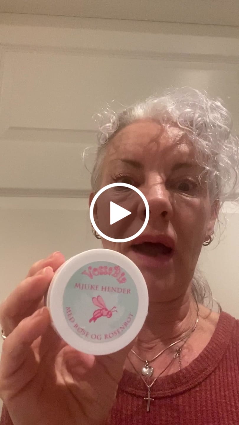 Vídeo reseña de un cliente sobre el producto "Manos suaves" con rosa y raíz de rosa.