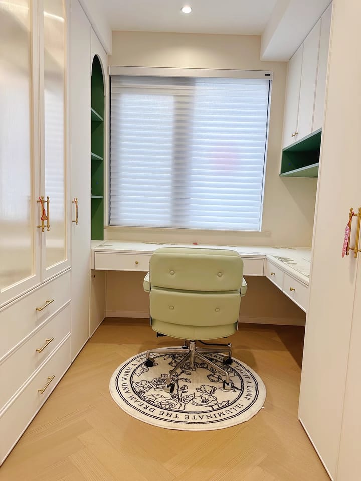Customer photo review of Lobby Executive Chair