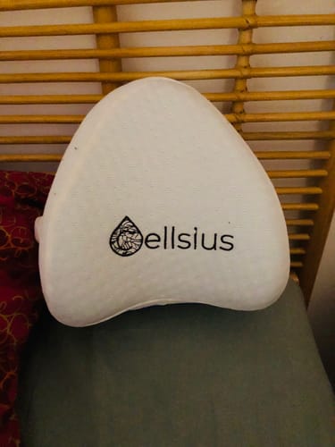Avis photo d'un client sur Coussin Orthopédique Genoux Cellsius - Le secret d'un sommeil sans douleur