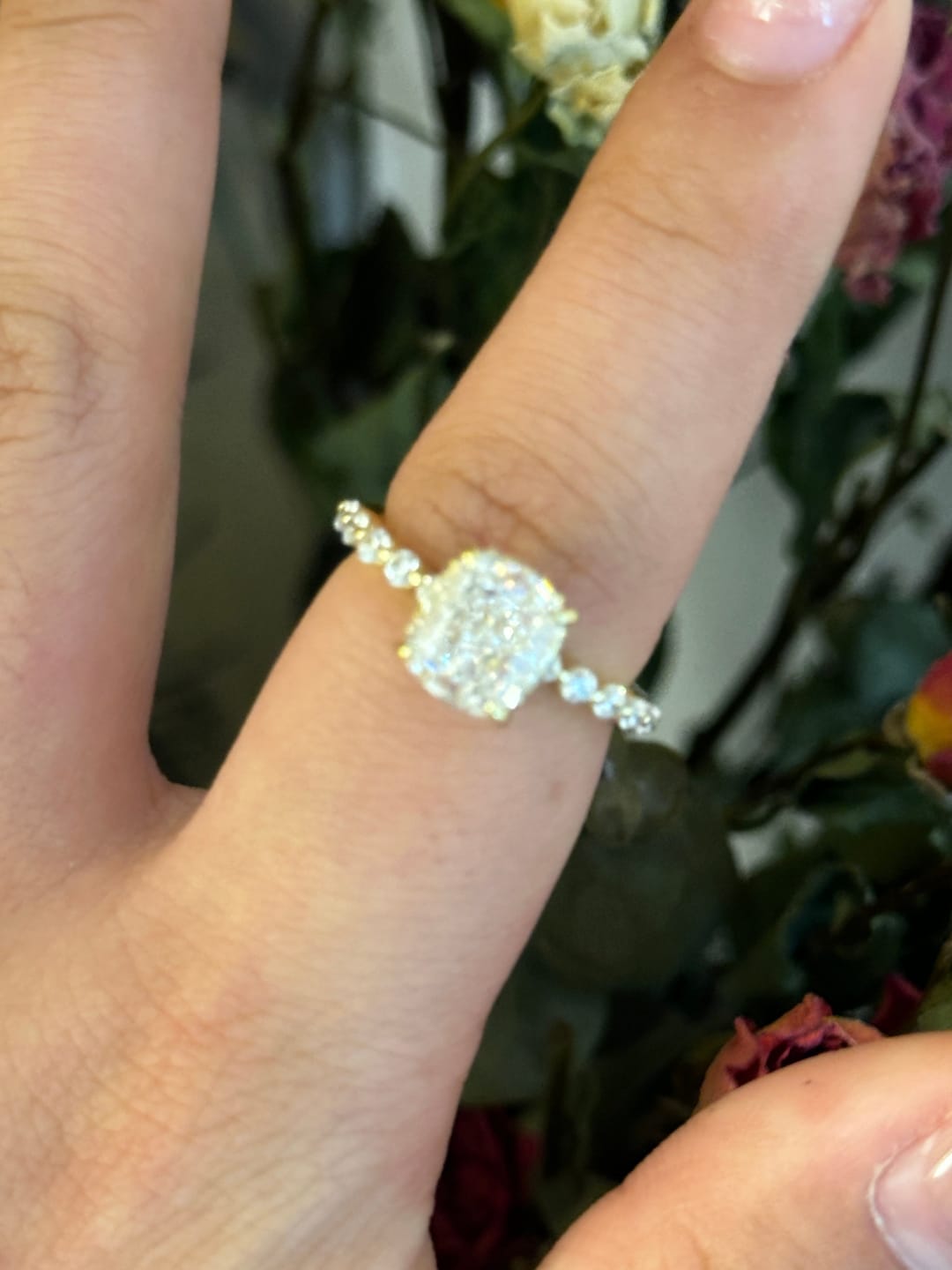 Customer photo review of Louily Exquisite 2.0 Carat Cushion Cut Engagement Ring