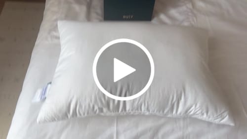 Customer video review of Pernă Plume Puf
