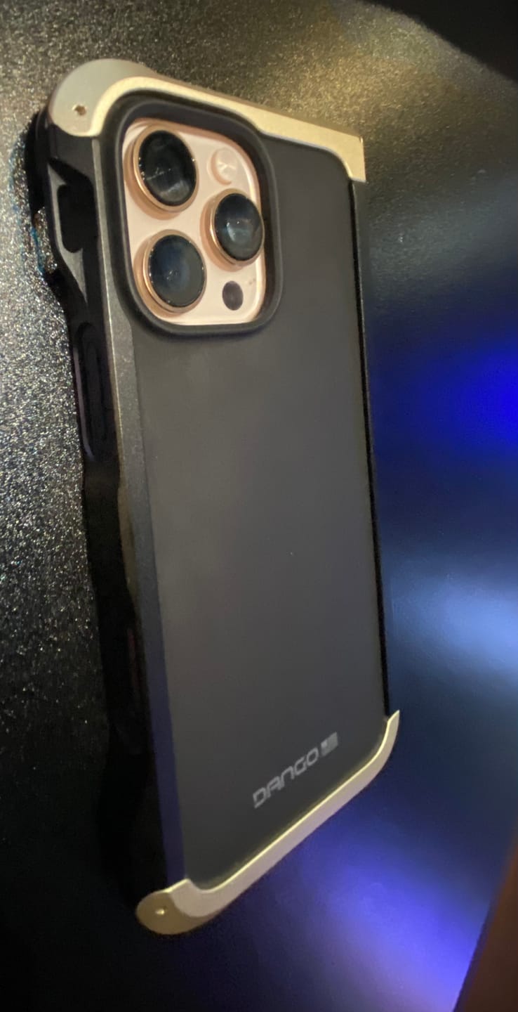 Customer photo review of DANGO ADAPT CASE - IPHONE 16 PRO MAX