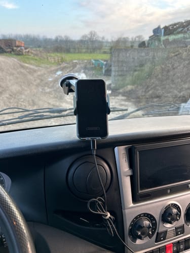 Customer photo review of GADGETME Fast Wireless Charger 15W mit Saugnapf ( PKW & LKW)