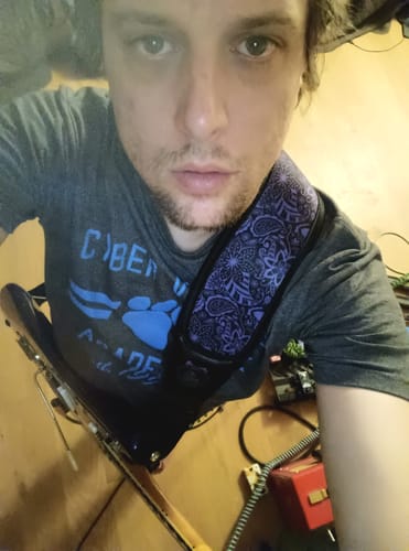 Customer photo review of Zero-Gravity Strap for Guitar & Bass