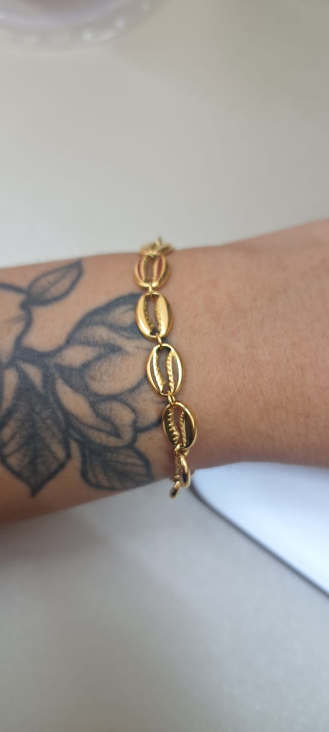 Customer photo review of Pulseira Noronha Banhada em Ouro 18k