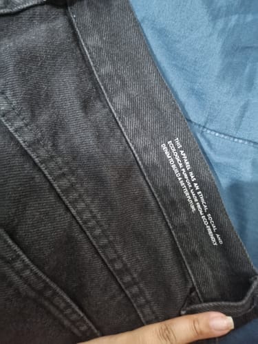 Lucas G. review of Calça Jeans Reta Araçá Preta image 1 out of 2