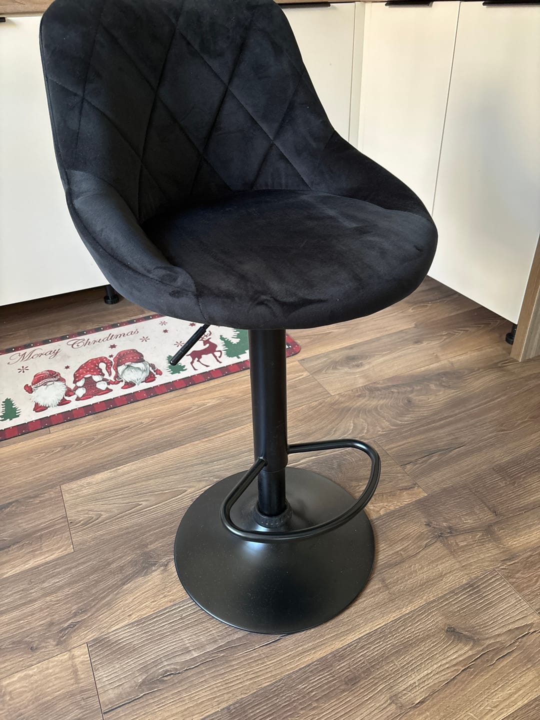 Customer photo review of Scaun bar H101, negru, stofa catifelata/metal, 47x45x84 cm