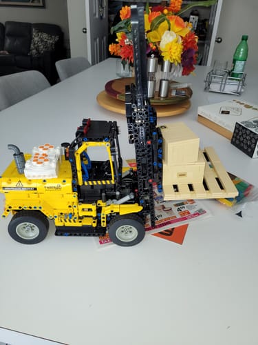 Customer photo review of Remote Controlled Forklift 2027pcs