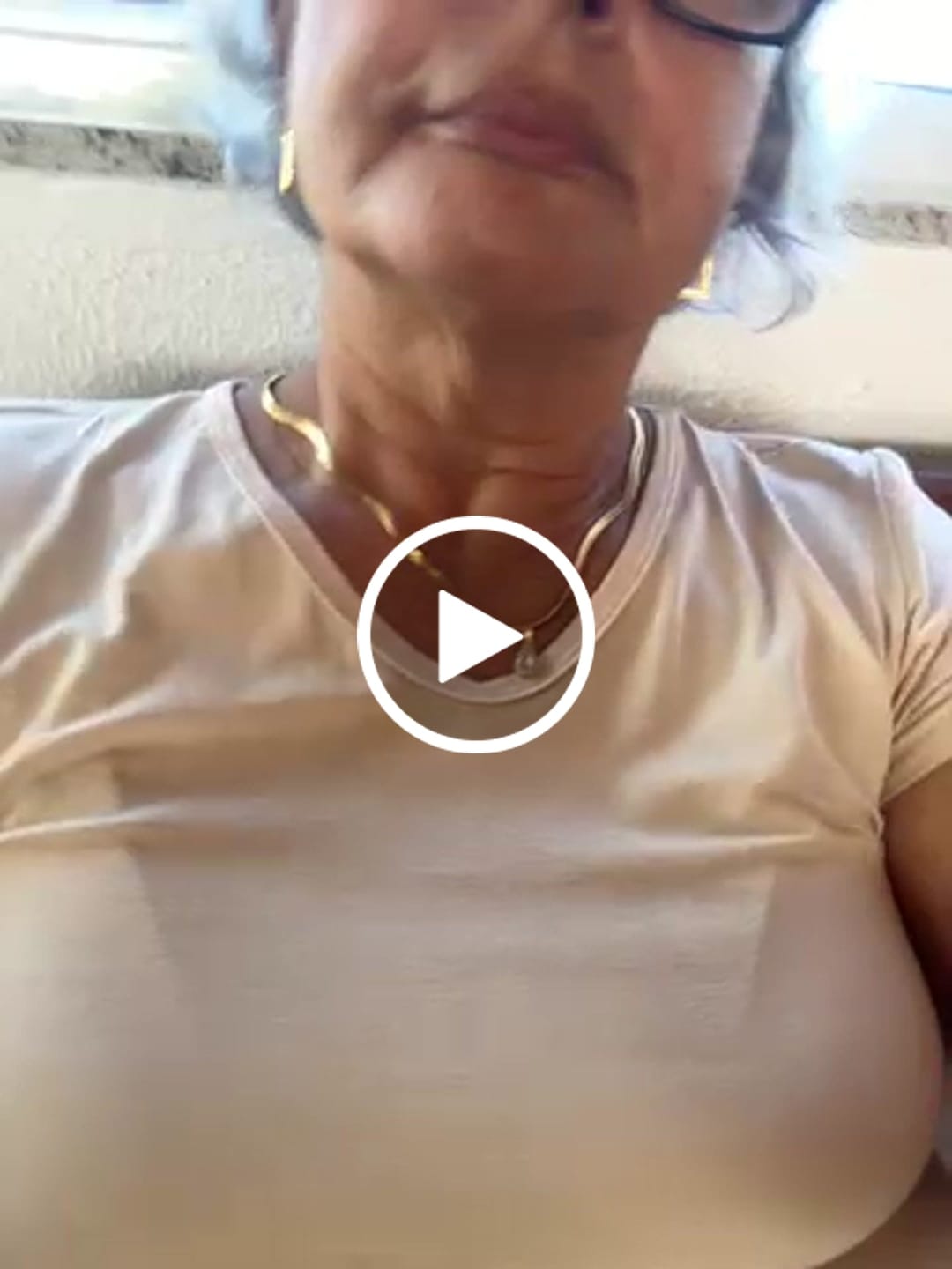 Customer video review of Colar Malha Snake Dourado Banhado em Ouro 18K