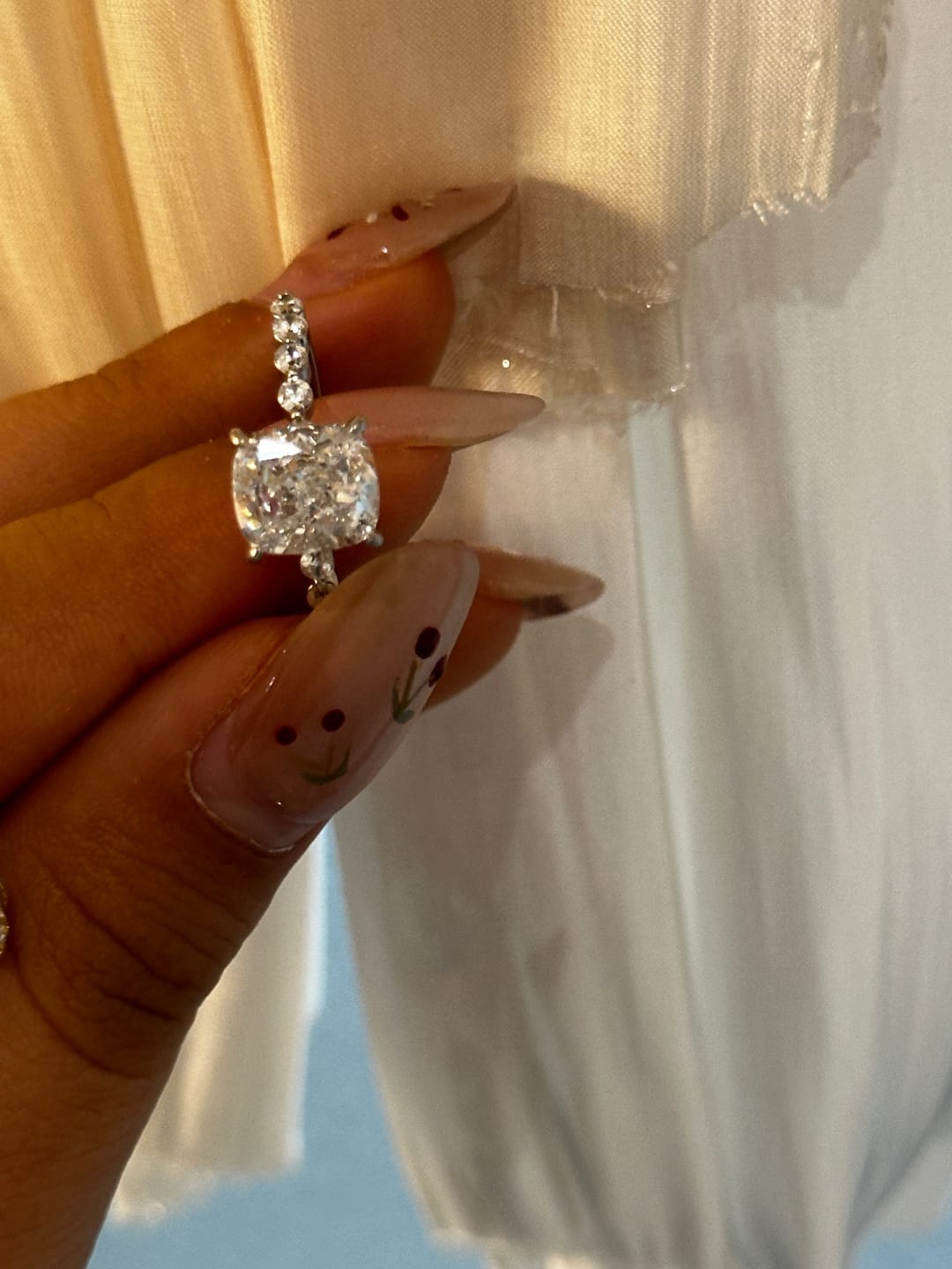 Customer photo review of Louily Exquisite 2.0 Carat Cushion Cut Engagement Ring