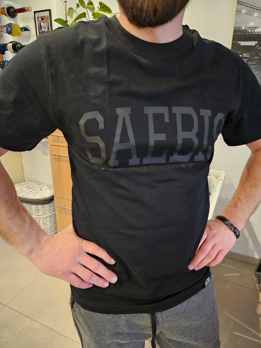 Customer photo review of Lifestyle All Black Herren T-Shirt by SAEBIS®
