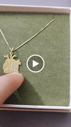 Customer video review of Collana Cuore Anatomico