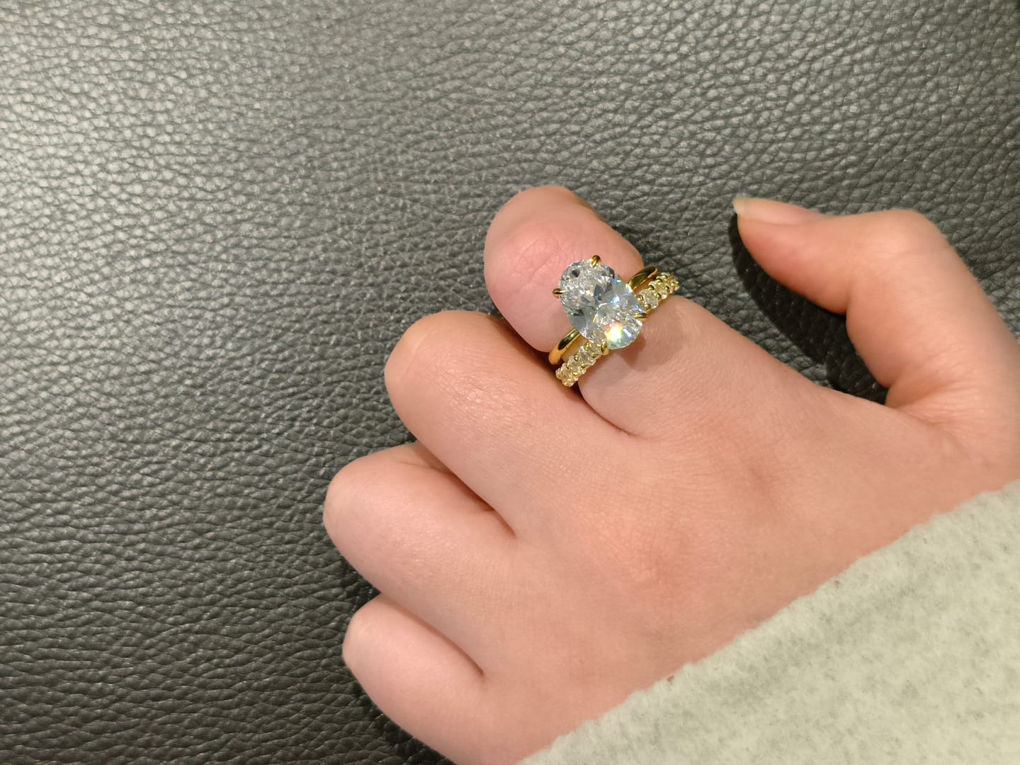 Customer photo review of S925 4.5Ct Luxury Oval Cut 2PC Wedding Ring Set In Sterling Silver Stackable Rings For Everyday Wear