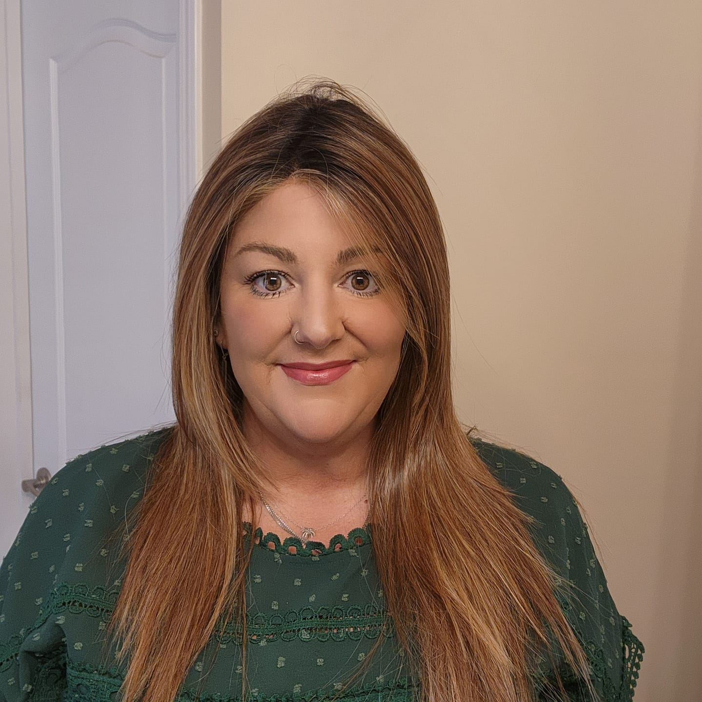 Customer photo review of RUNWAY MODEL - Creamy Maple Frost