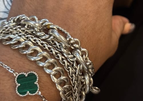 Customer photo review of Victoria Silver Four Clover Bracelet
