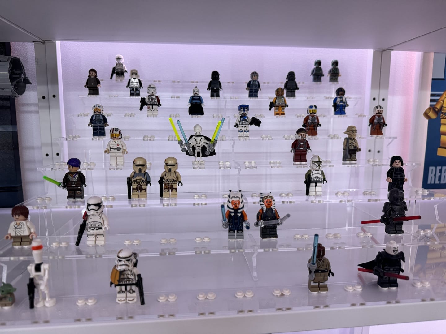 Customer photo review of Display Case for LEGO® 72 minifigures fits 1/2 IKEA Billy