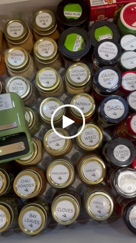 Customer video review of NIIMBOT B21 Pro Upgraded Photo Label Printer, 300dpi Thermal Label Sticker Printer