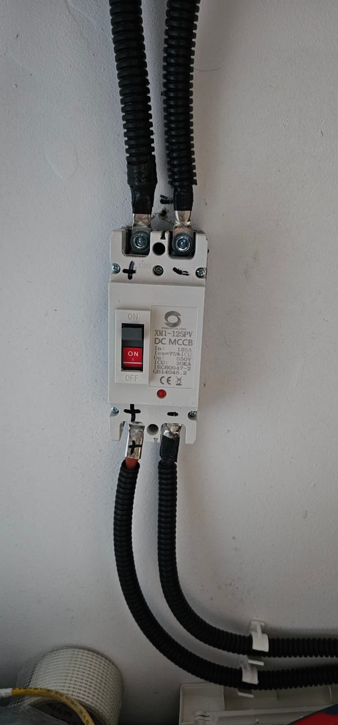 Customer photo review of Intrerupator pentru acumulatori 125A 550V DC MCCB