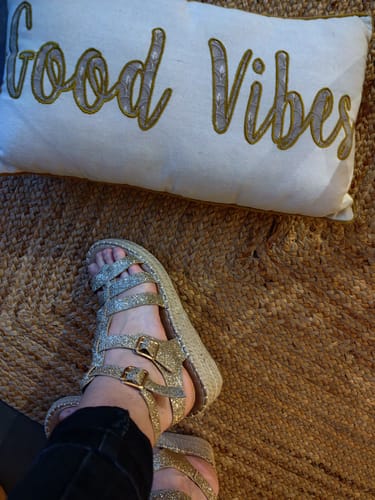 Customer photo review of Sandale femme plateforme spartiate doré - Olympe