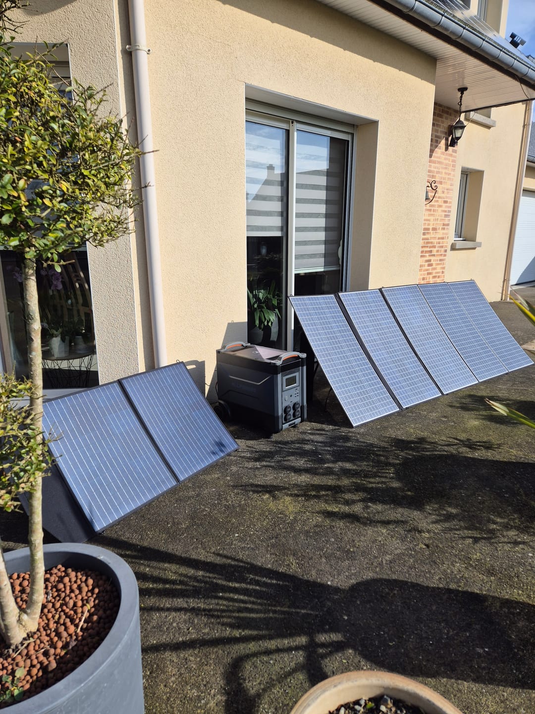 Customer photo review of ALLPOWERS Générateur Solaire 4000W (R4000 + SP037 400W Panneau Solaire)
